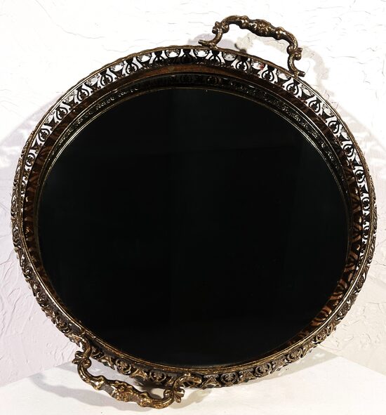 Zelta paplāte ar spoguļa pamatni